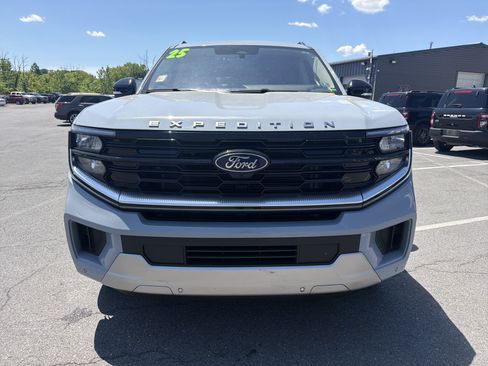 Certified 2025 Ford Expedition Max Platinum w/ Driver's Package AWD/4WD image 9