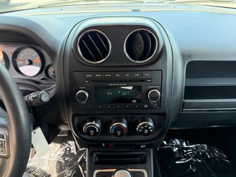 Used 2014 Jeep Patriot Sport w/ Southwest Package image 27