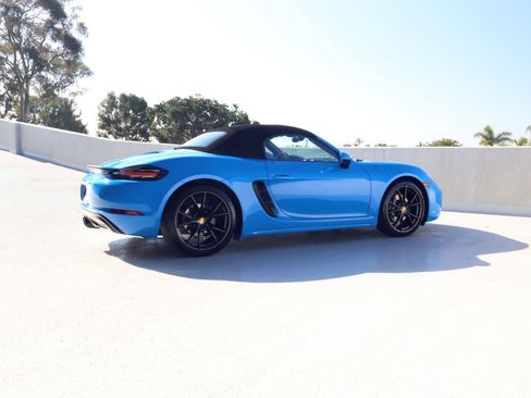 Certified 2025 Porsche 718 Boxster w/ Premium Package image 9