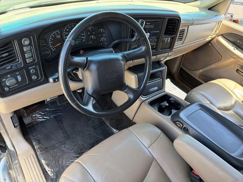 Used 2002 Chevrolet Avalanche 4x4 w/ Off-Road Suspension Pkg image 4