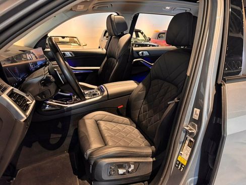 Used 2024 BMW X7 xDrive40i w/ Premium Package image 11