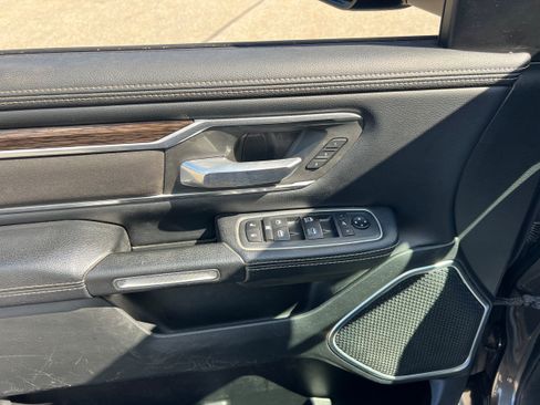 Used 2020 RAM 1500 Laramie AWD/4WD image 11
