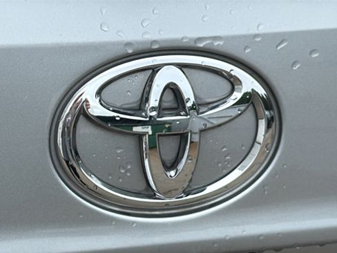 Used 2023 Toyota Highlander XLE AWD/4WD image 30
