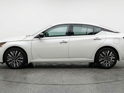 Used 2025 Nissan Altima 2.5 SV FWD image 5