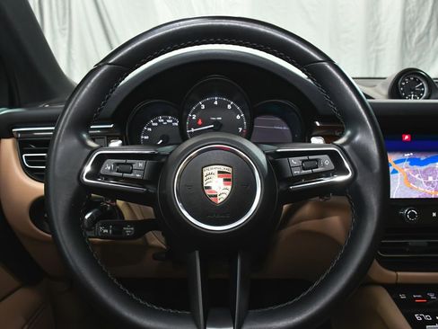 Used 2023 Porsche Macan AWD/4WD image 28