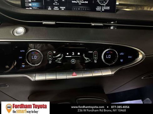 Used 2025 Genesis GV70 2.5T AWD/4WD image 30