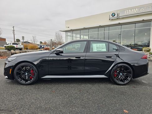 New 2026 BMW M5 w/ Carbon Package image 3