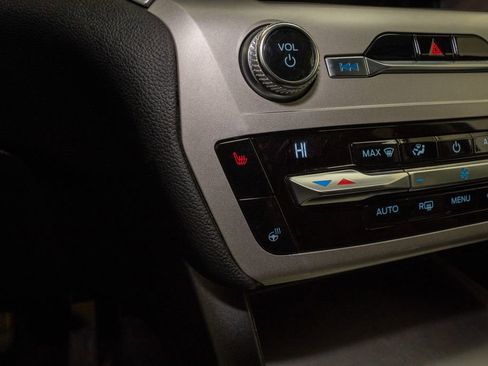 Used 2021 Ford Explorer XLT w/ Equipment Group 202A image 17