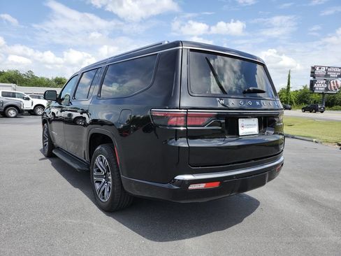 Used 2024 Jeep Wagoneer L Series II w/ Flexible Seating Group RWD image 4