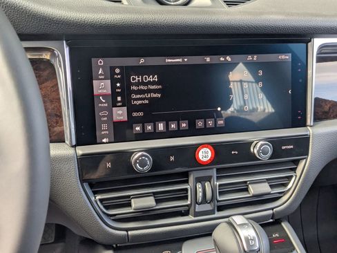 New 2026 Porsche Macan image 18