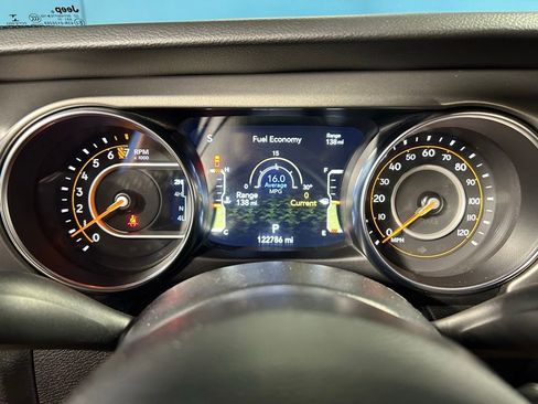 Used 2022 Jeep Gladiator Sport AWD/4WD image 25