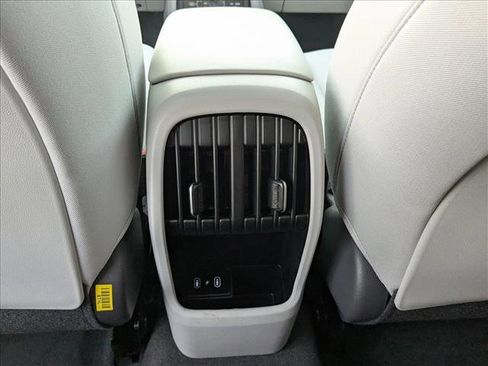 Used 2025 Hyundai Kona SEL FWD image 17