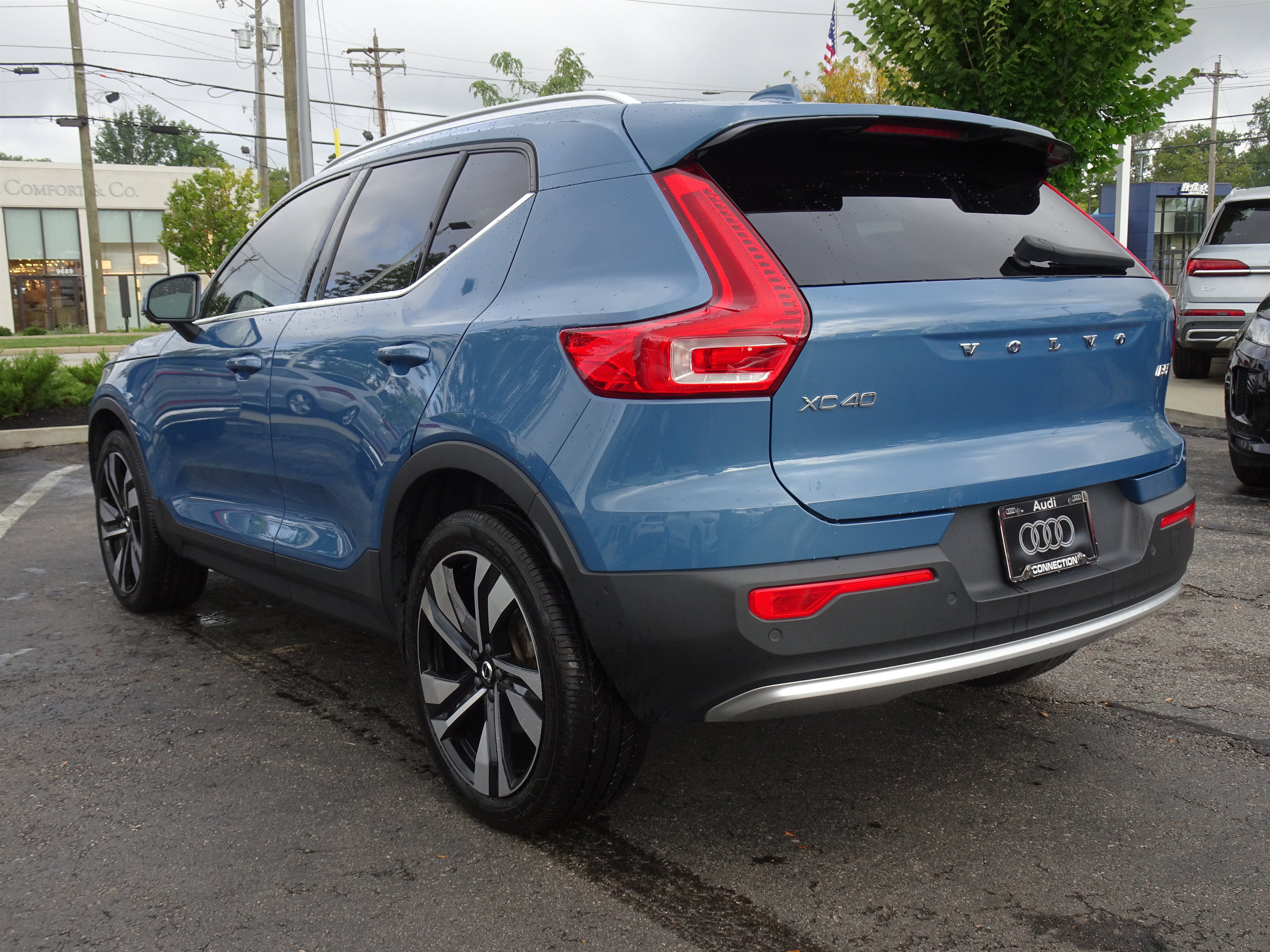 Used 2024 Volvo XC40 B5 Ultimate w/ Climate Package AWD/4WD image 3