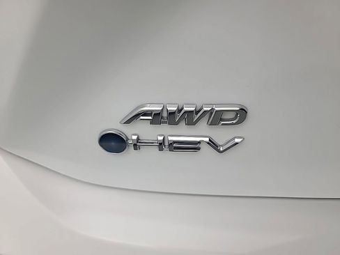 Used 2025 Toyota Camry LE AWD/4WD image 12
