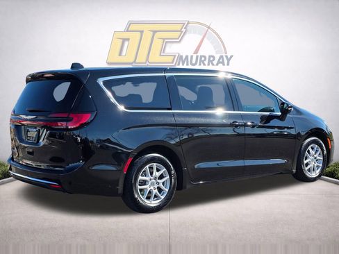 Used 2025 Chrysler Pacifica Select FWD image 5