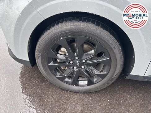 Used 2024 Kia Carnival SX Prestige FWD image 2