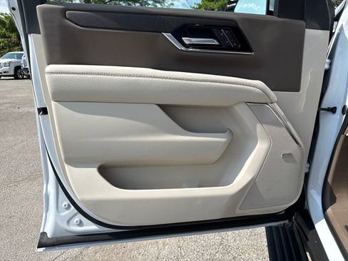 New 2026 GMC Yukon Denali w/ Denali Reserve Package AWD/4WD image 12