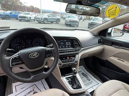 Used 2017 Hyundai Elantra SE image 14
