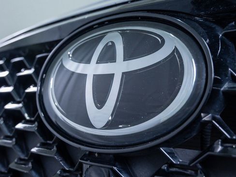 Used 2019 Toyota Avalon Touring image 5