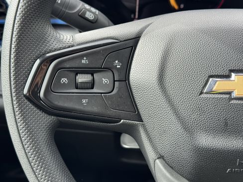 Used 2025 Chevrolet Trax LT image 32