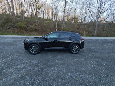 New 2026 Chevrolet Trax LT image 2