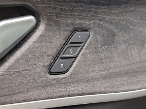 Used 2024 Jeep Grand Cherokee L Limited image 16