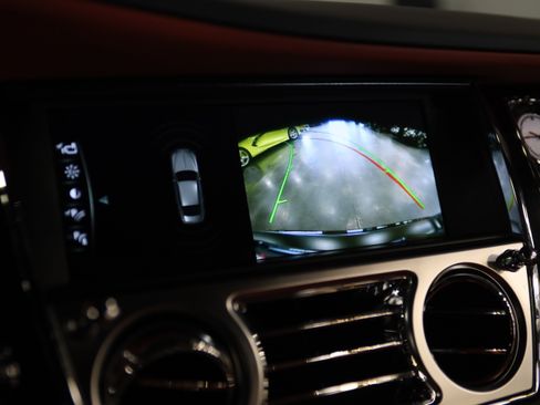 Used 2016 Rolls-Royce Wraith RWD image 26