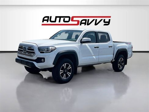 Used 2020 Toyota Tacoma TRD Sport image 3