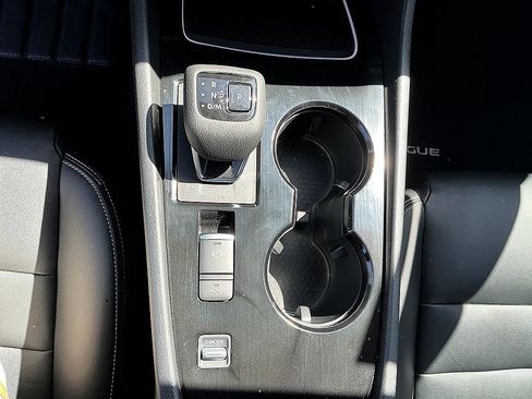 Used 2025 Nissan Rogue SL image 20