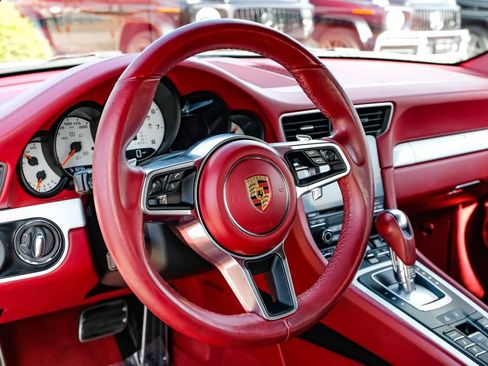 Used 2018 Porsche 911 Carrera RWD image 13
