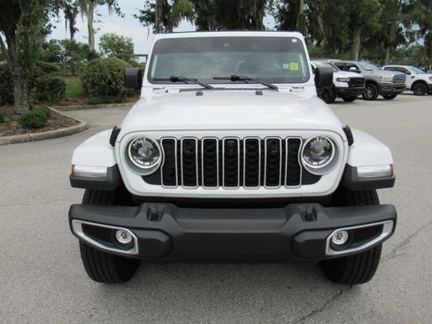 Used 2025 Jeep Wrangler Unlimited Sahara w/ Technology Group AWD/4WD image 3