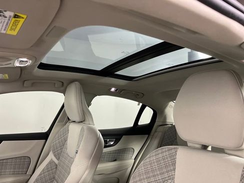 Used 2022 Volvo S60 B5 Momentum w/ Premium Package image 23