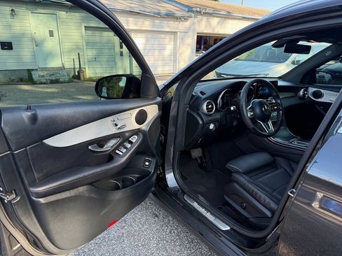 Used 2021 Mercedes-Benz GLC 300 image 11