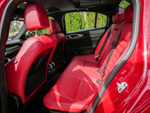 Used 2024 Alfa Romeo Giulia Veloce image 31