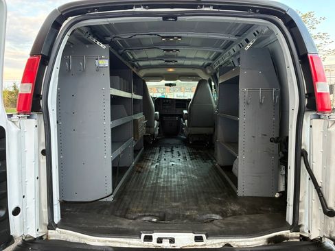Used 2016 GMC Savana 2500 RWD image 22