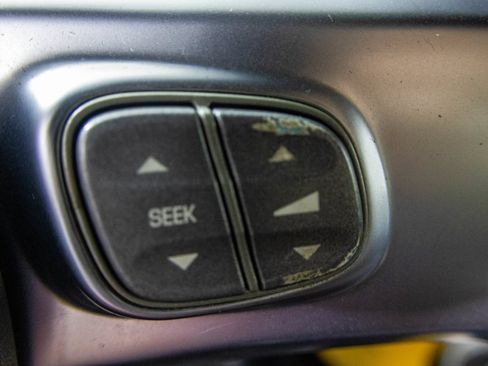 Used 2004 Chevrolet SSR w/ Preferred Equipment Group RWD image 30