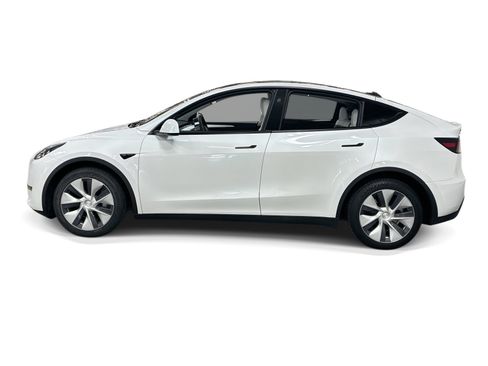 Certified 2023 Tesla Model Y Long Range AWD/4WD image 3