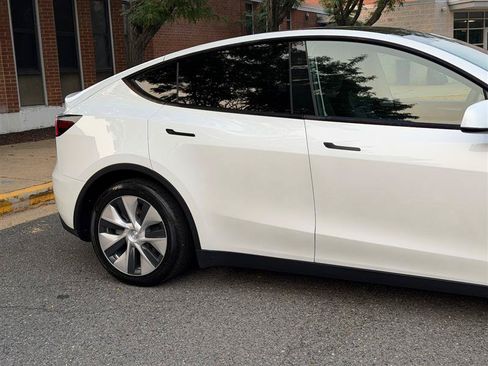 Used 2024 Tesla Model Y Long Range AWD/4WD image 8