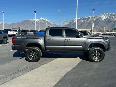 Used 2019 Toyota Tacoma TRD Sport AWD/4WD image 27