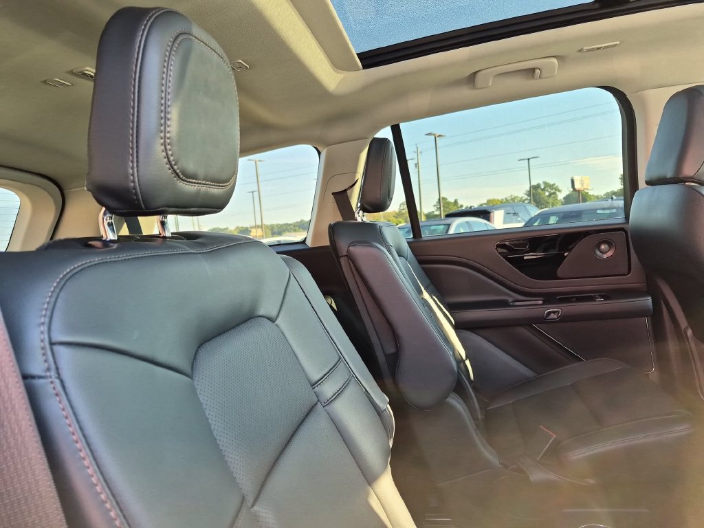 Used 2025 Lincoln Aviator AWD w/ Equipment Group 101A image 32