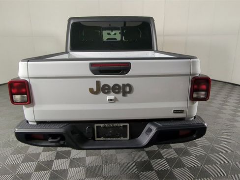 Certified 2023 Jeep Gladiator Overland image 6