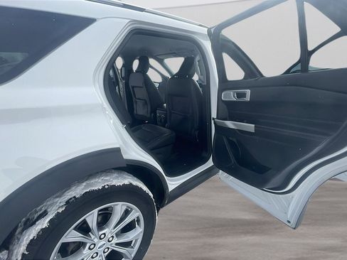 Certified 2023 Ford Explorer Limited w/ Limited Technology Package image 18