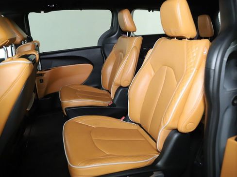 Used 2022 Chrysler Pacifica Pinnacle image 16