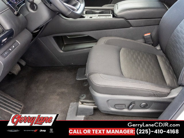 Used 2025 Nissan Pathfinder SV FWD image 11