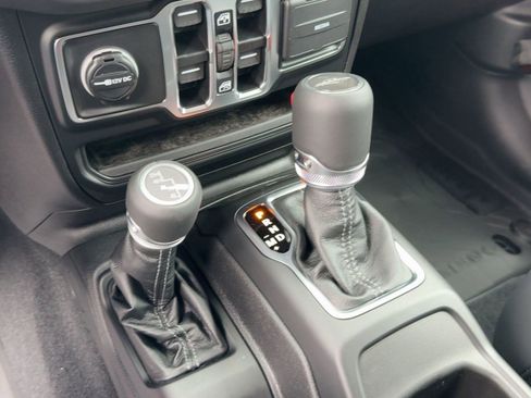 New 2025 Jeep Gladiator Sport image 16