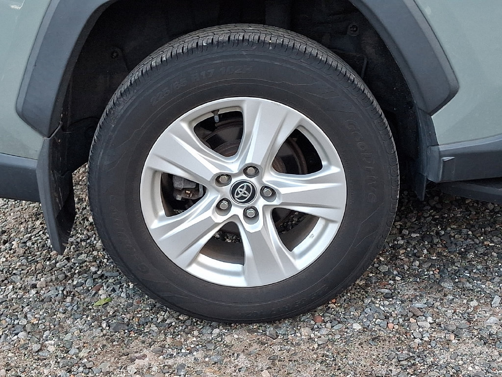 Used 2021 Toyota RAV4 XLE AWD/4WD image 34