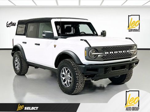 Used 2024 Ford Bronco Badlands image 3