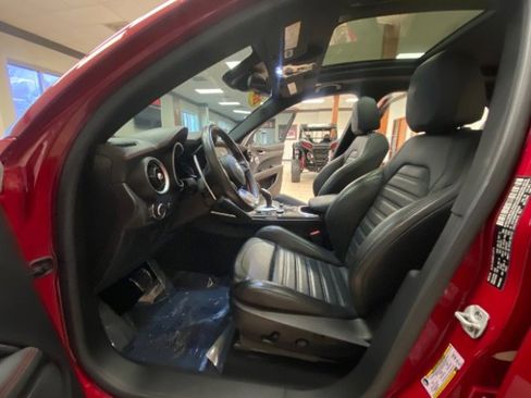 Used 2023 Alfa Romeo Stelvio Estrema image 22