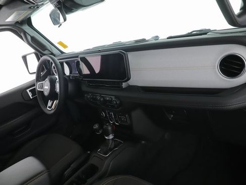 Used 2025 Jeep Wrangler Unlimited Sahara image 27