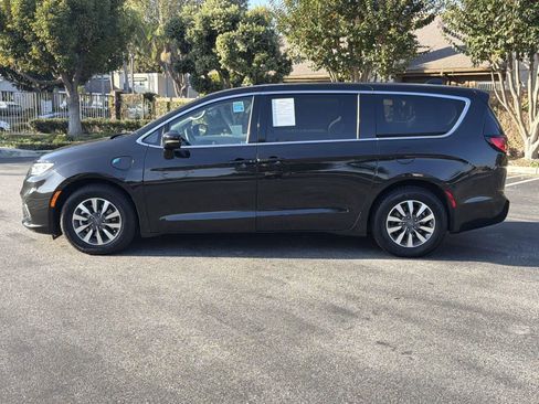 Used 2024 Chrysler Pacifica Select image 7